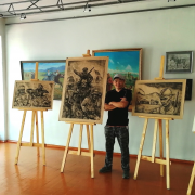 Художник Национальной библиотеки создает галерею портретов тувинских добровольцев