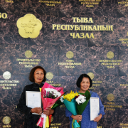 Церемония награждения государственными наградами в честь Дня Республики Тыва