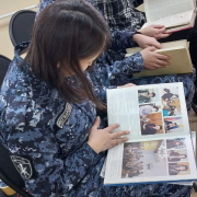 Национальная библиотека организовала тематическую книжную экспозицию для сотрудников Управления Федеральной службы войск национальной гвардии по Туве