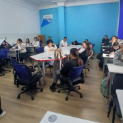 Адалар хүнү – делегейниң дыка хөй чурттарында өг-бүлеге ада кижиниң ажы-төлүнүң кижизидилгезинге киирген үлүг-хуузун демдеглеп, эрттирип турар байырлал.