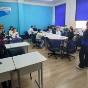 Адалар хүнү – делегейниң дыка хөй чурттарында өг-бүлеге ада кижиниң ажы-төлүнүң кижизидилгезинге киирген үлүг-хуузун демдеглеп, эрттирип турар байырлал.