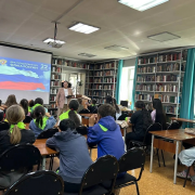 Час истории «День Российского флага» для детей пришкольного лагеря