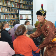 В преддверии Дня матери Национальная библиотека провела музыкальный вечер «К маме солдата с любовью»
