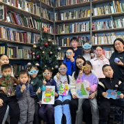 В Национальной библиотеке прошел веселый и яркий День новогодней бутафории