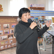 Шүлүкчү Монгуш Сергей Байыр-ооловичиниң «Чуртум биле чонум алгап» деп номунуң таныштырылгазын эрттирген Шүлүкчү Монгуш Сергей Байыр-ооловичиниң «Чуртум биле чонум алгап» деп номунуң таныштырылгазын эрттирген