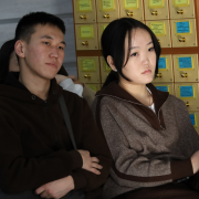 «Чылыг сөстүң одаа» деп бөлгүмнүң ээлчеглиг чыыжынга, билдингир чогаалчы Эдуард Люндупович Донгактың 85 харлаанынга уткуштур, ооң доостунмаан «Кежик-кыс» деп романынга ажык чугааны эрттирген «Чылыг сөстүң одаа» деп бөлгүмнүң ээлчеглиг чыыжынга, билдингир чогаалчы Эдуард Люндупович Донгактың 85 харлаанынга уткуштур, ооң доостунмаан «Кежик-кыс» деп романынга ажык чугааны эрттирген