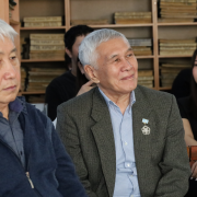 «Чылыг сөстүң одаа» деп бөлгүмнүң ээлчеглиг чыыжынга, билдингир чогаалчы Эдуард Люндупович Донгактың 85 харлаанынга уткуштур, ооң доостунмаан «Кежик-кыс» деп романынга ажык чугааны эрттирген «Чылыг сөстүң одаа» деп бөлгүмнүң ээлчеглиг чыыжынга, билдингир чогаалчы Эдуард Люндупович Донгактың 85 харлаанынга уткуштур, ооң доостунмаан «Кежик-кыс» деп романынга ажык чугааны эрттирген