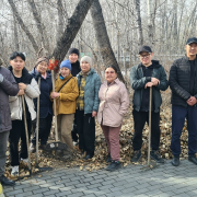 Субботник стал доброй традицией для сотрудников библиотеки