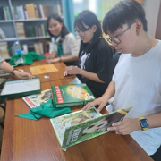 Дети из пришкольного лагеря «Родник» школы №1 г. Кызыла посетили Национальную библиотеку