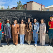 Национальная библиотека Республики Тыва приняла участие в торжественной церемонии возложения цветов к мемориалу 