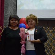 Галина Сюрюн наградила активных членов профсоюза Национальной библиотеки им. А. С. Пушкина